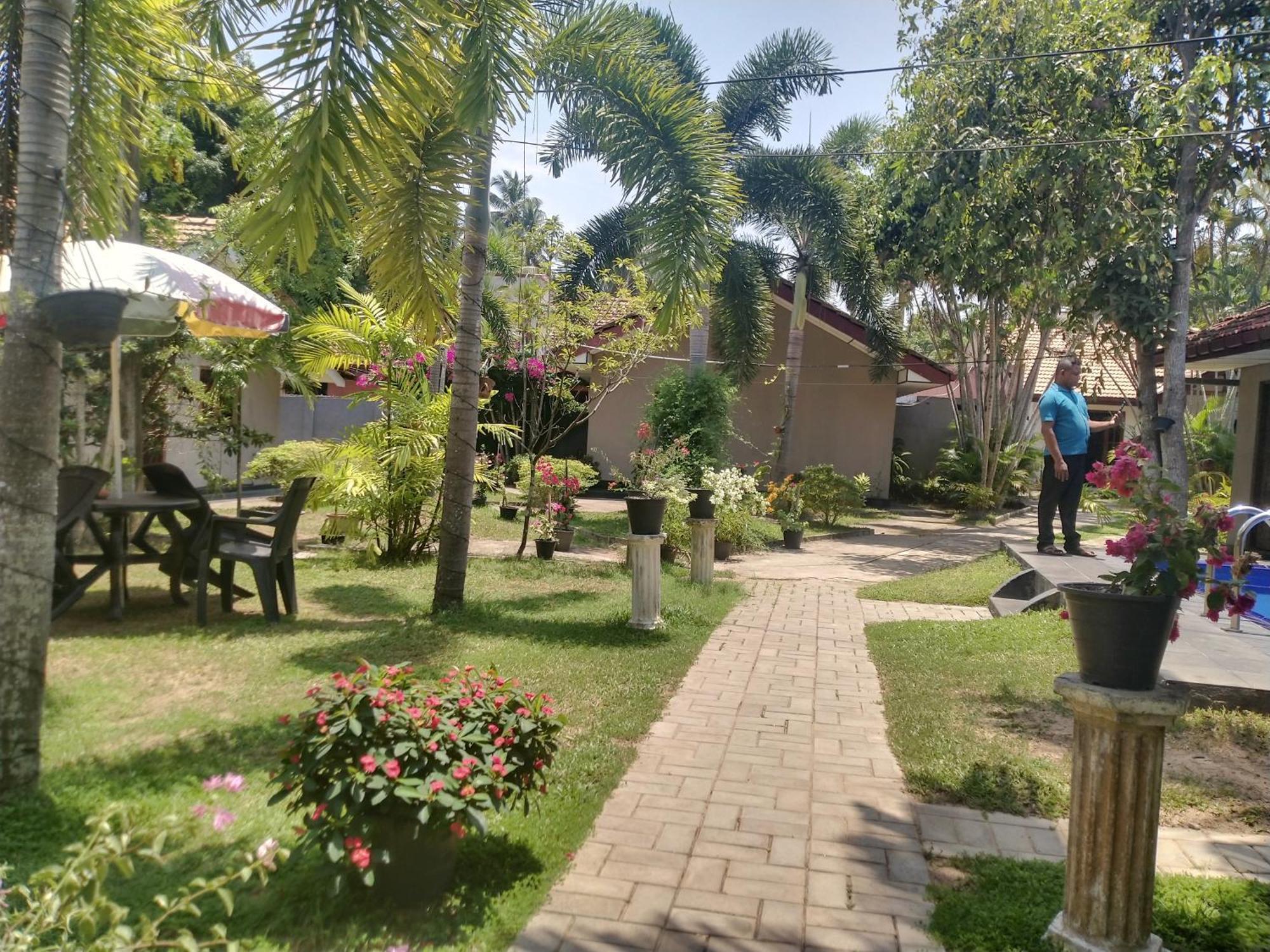 Blue Bell Hotel Negombo Exterior photo