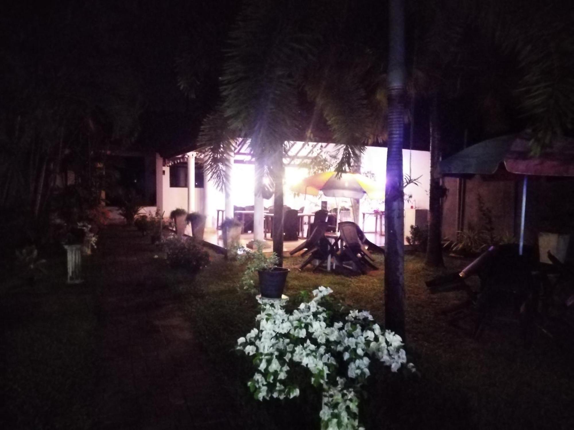 Blue Bell Hotel Negombo Exterior photo